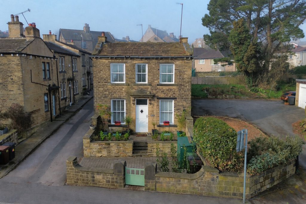 Main image of property: Town Gate, Calverley, Pudsey, LS28 5NF