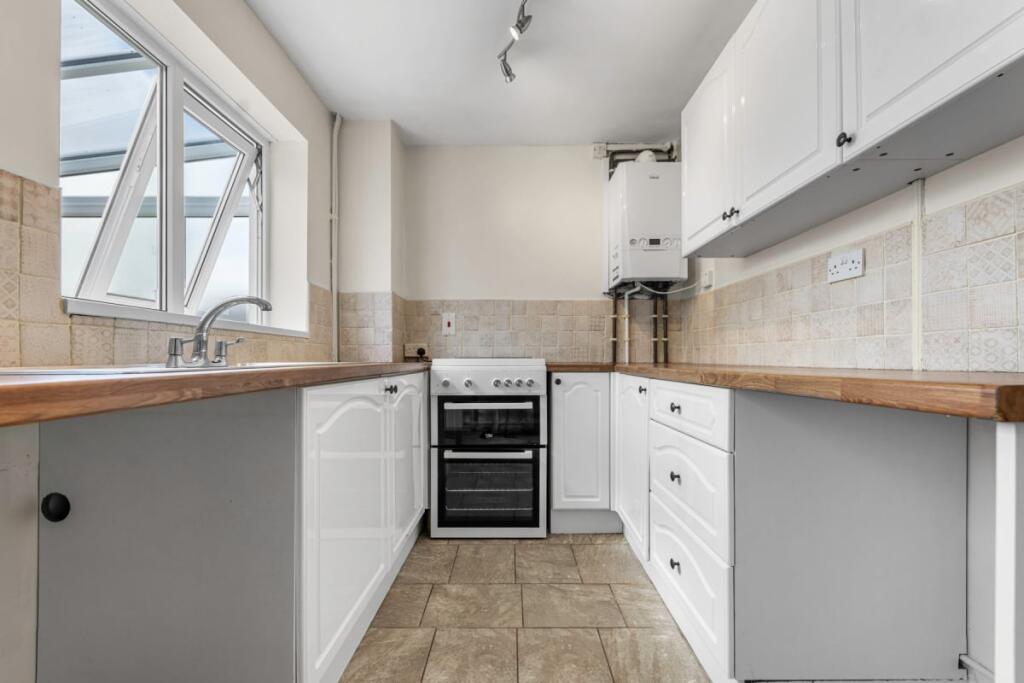 House in Caerphilly, Trecenydd, Penyrheol Trecenydd & Energlyn - More