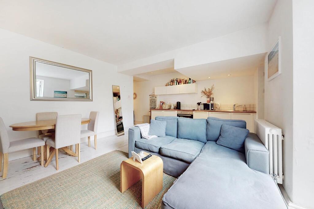 Apartment in London - View 5