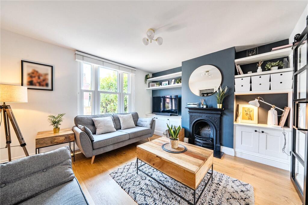 Edward Road, Farnham, Surrey, GU9 photo 2