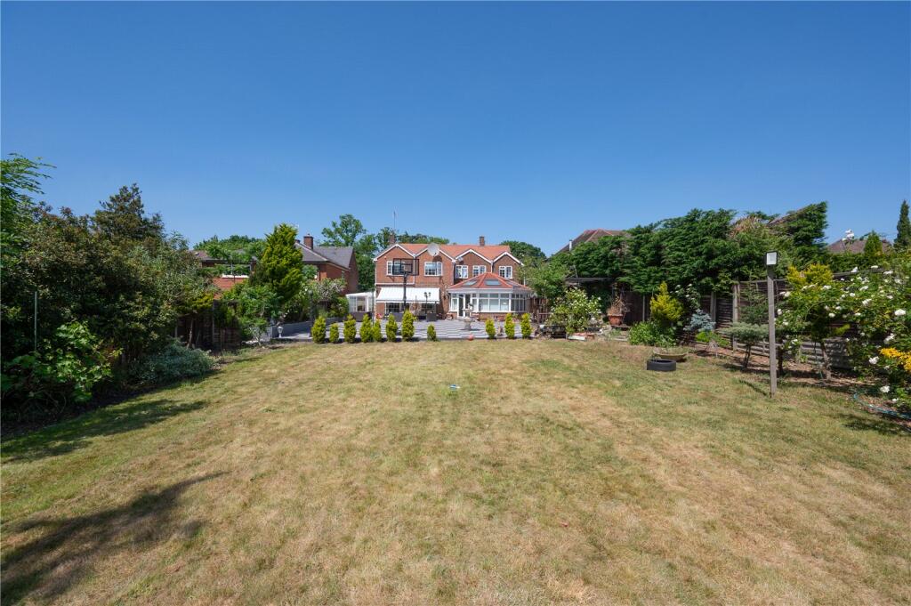 St. Albans Road West, Hatfield, Hertfordshire