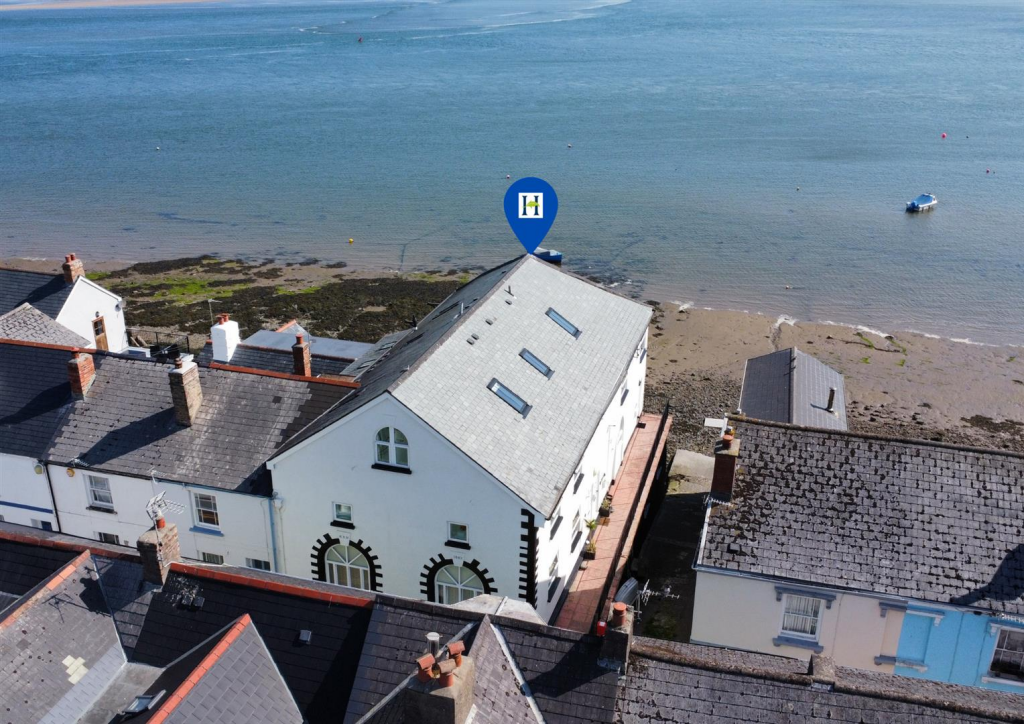 The Gaiety, Irsha Street, Appledore, Bideford photo 2