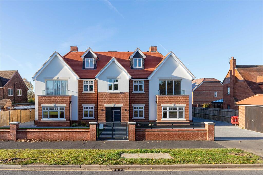 Apartment in Slough, Windsor and Maidenhead - View 2