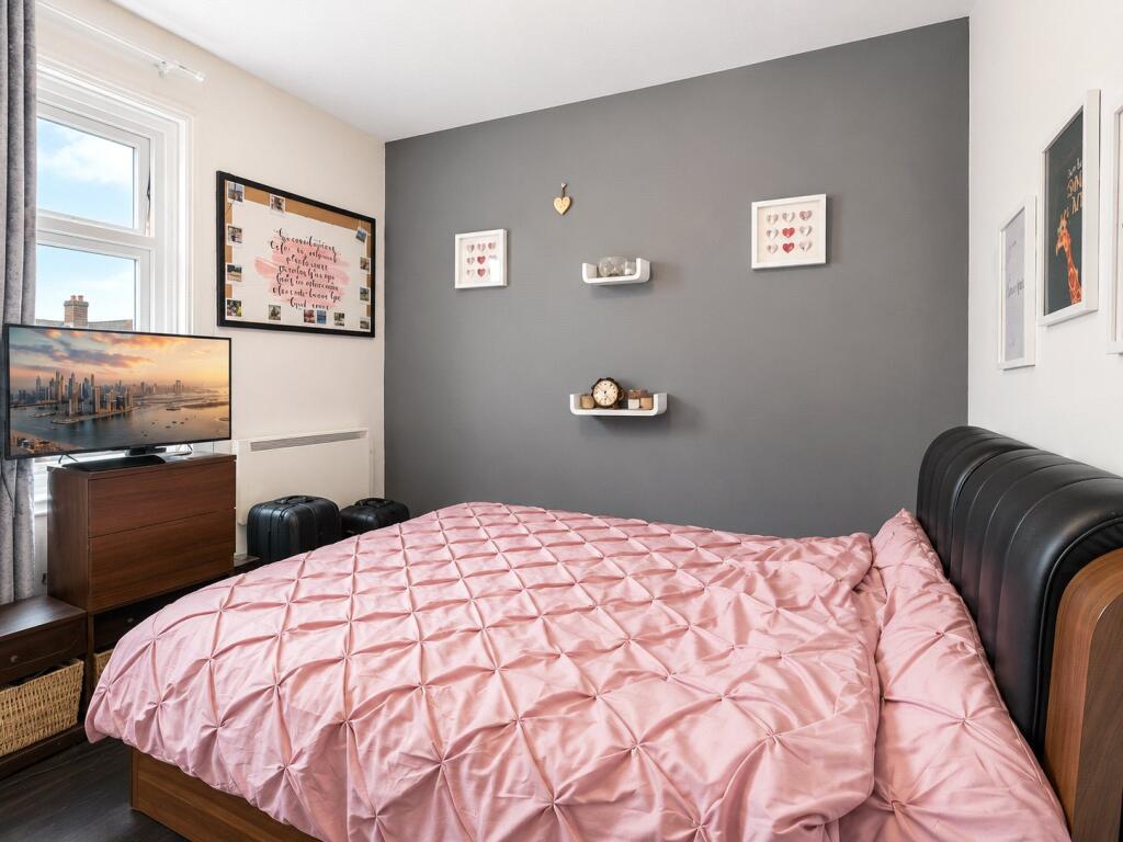 Apartment in Guildford - View 5