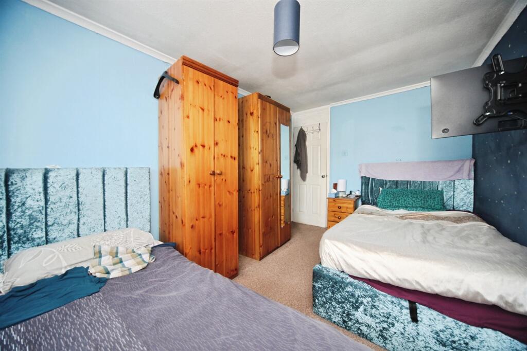 House in Luton - View 5
