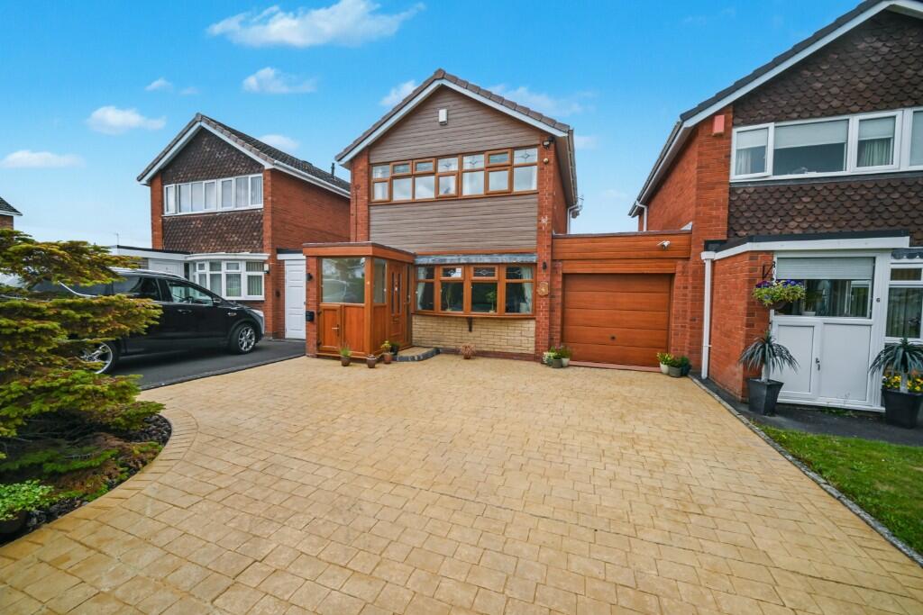 Main image of property: Reeves Gardens, Codsall, Wolverhampton, WV8
