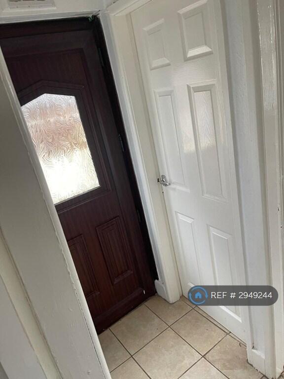 House in Stoke-on-Trent - View 2