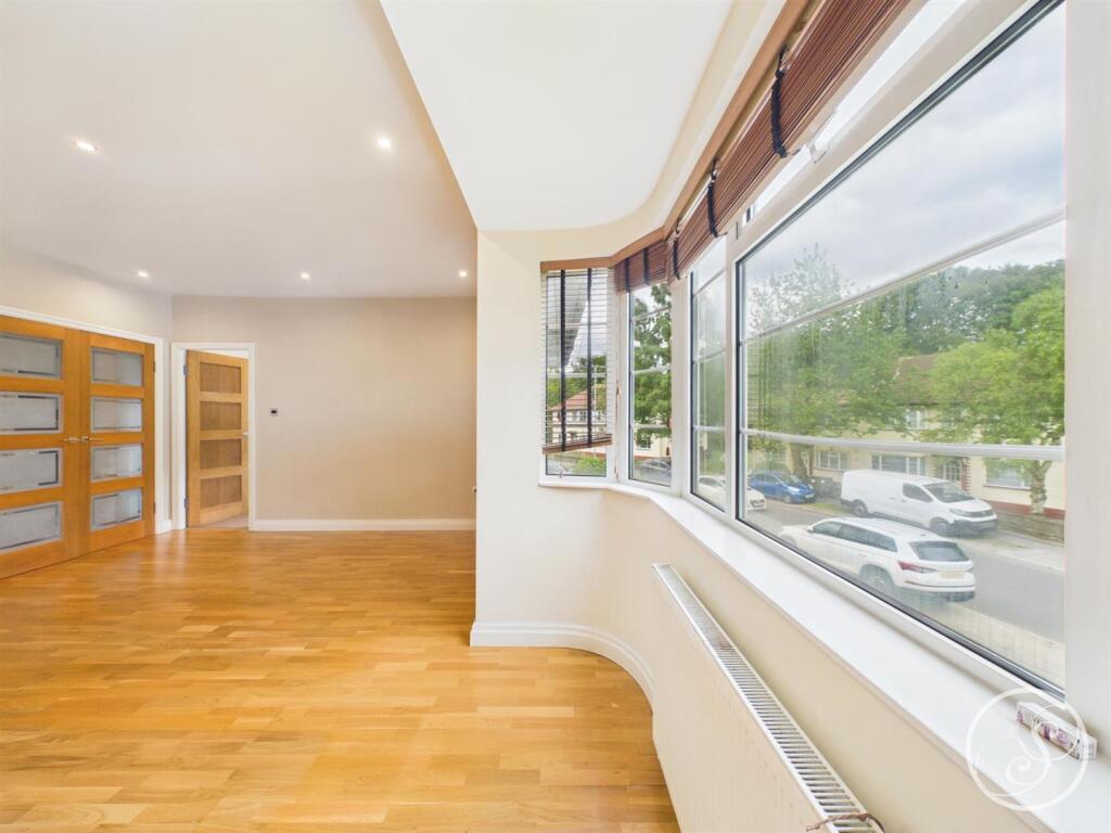 Apartment in Leeds, West Yorkshire - View 4