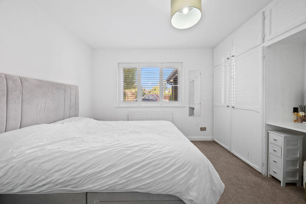 Apartment in Kingston upon Thames - More