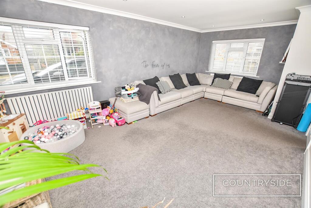 House in Castle Point, Canvey Island - View 4