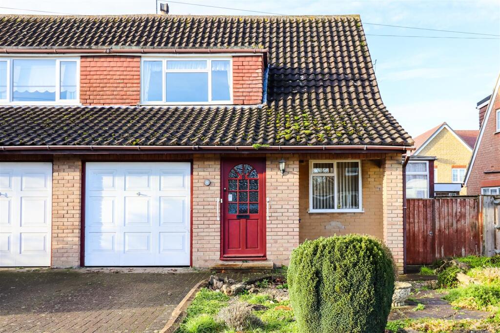 Main image of property: Fyfield Close, Wantage