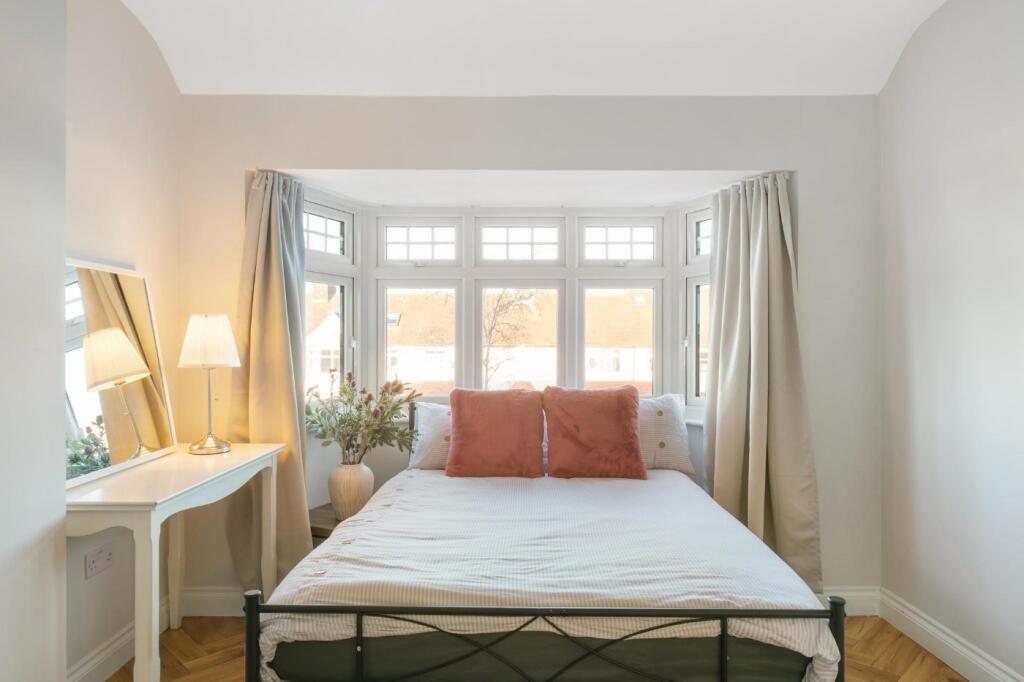 House in London - View 5