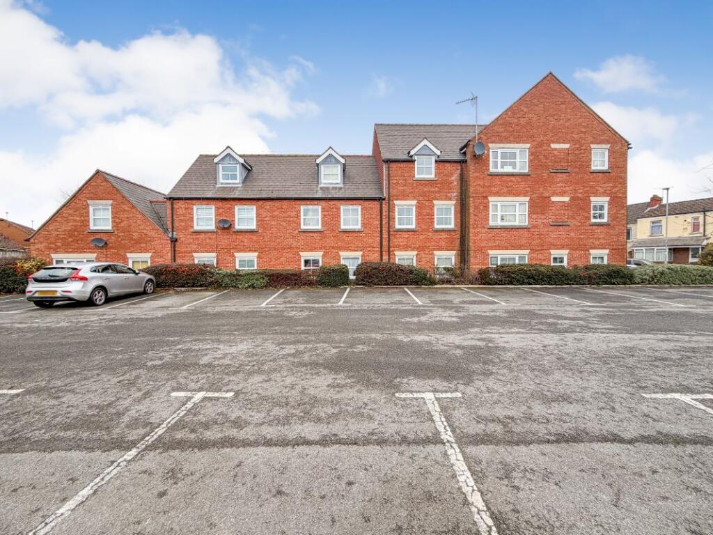 4 Lea Place, Gainsborough, Lincolnshire, DN21 1BA photo 2