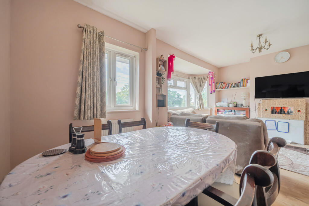 Apartment in Slough - View 4