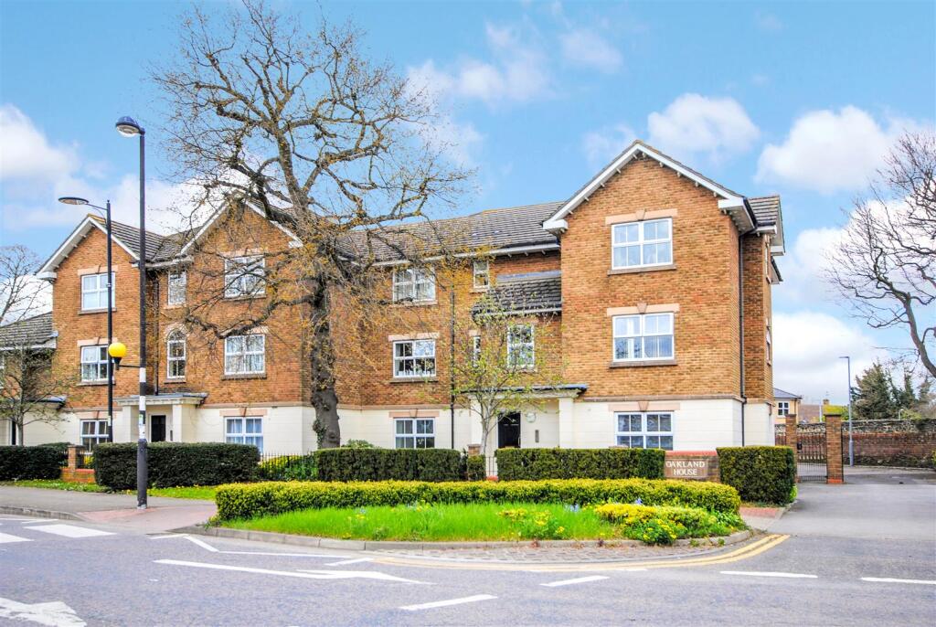Main image of property: Oakland House, Leighton Buzzard, LU7 1EZ