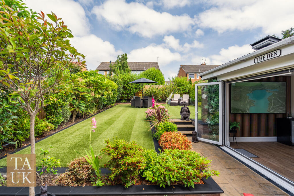 Holmlands Drive, Prenton, CH43 photo 3