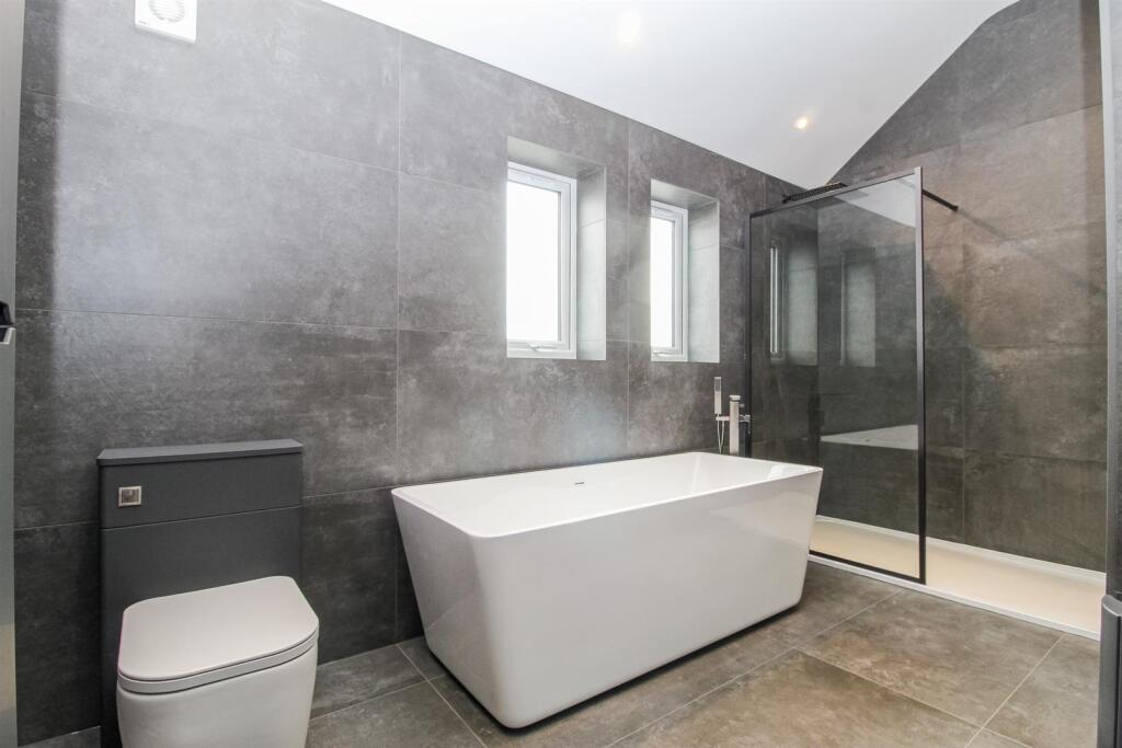 House in Wakefield - View 4