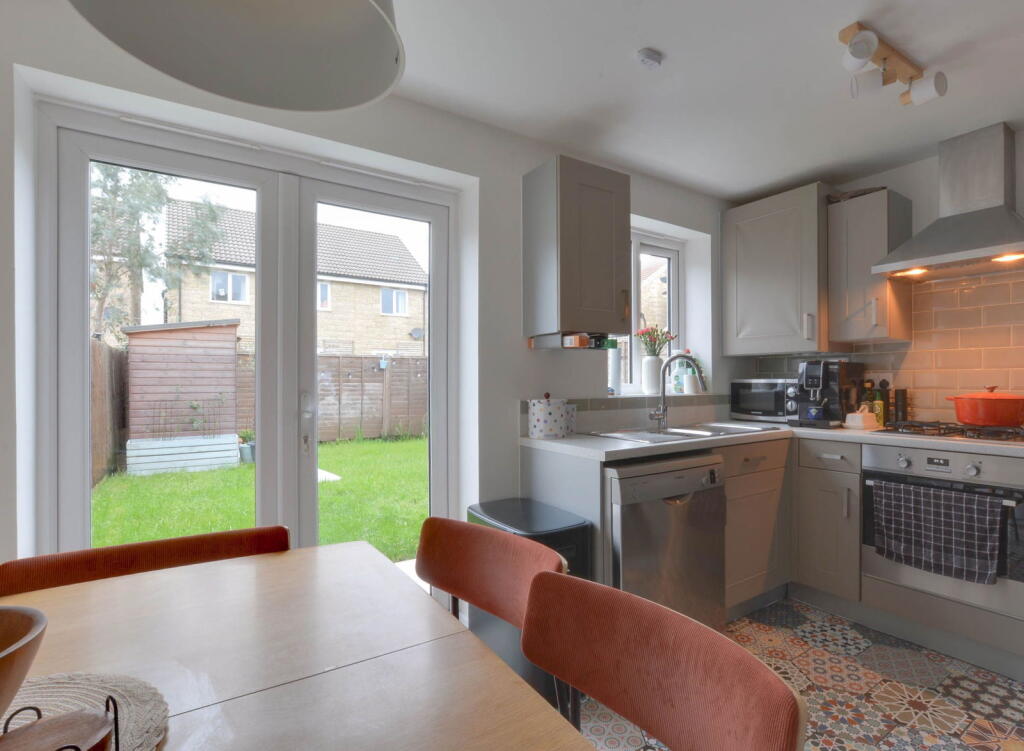 Fieldsview, Melksham, SN12 8FF photo 3