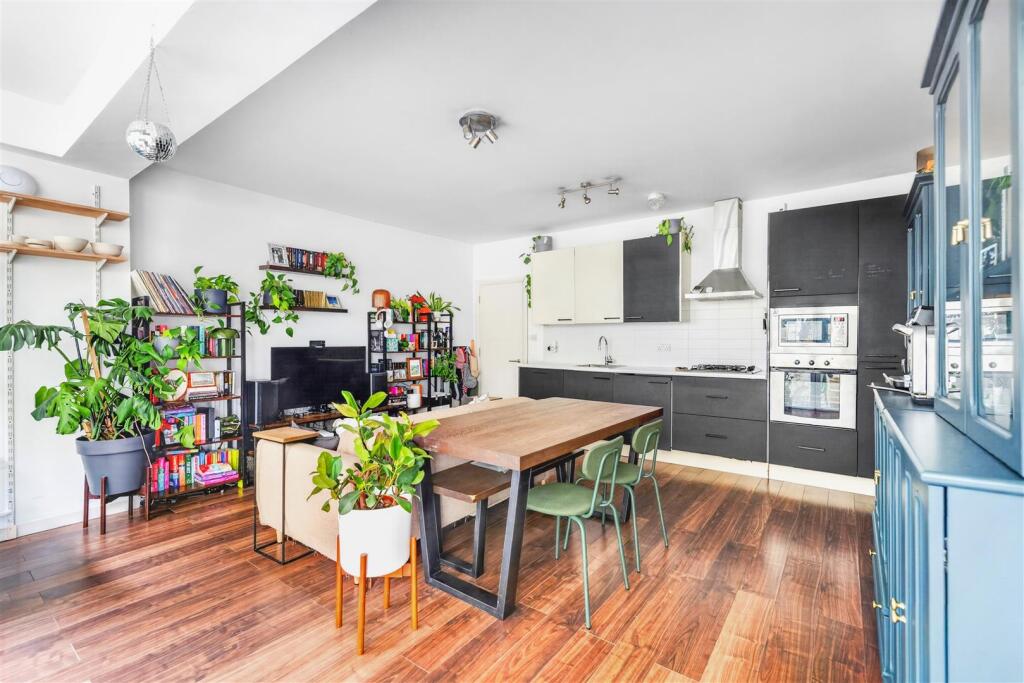Apartment in London - View 5