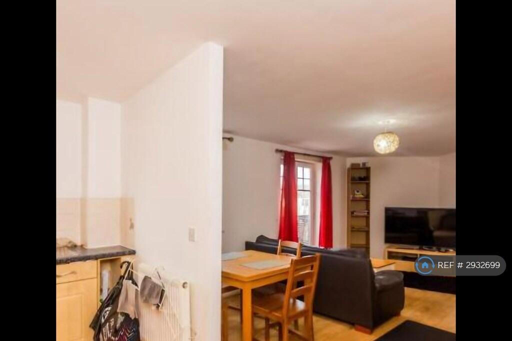 Apartment in Newcastle upon Tyne - View 3