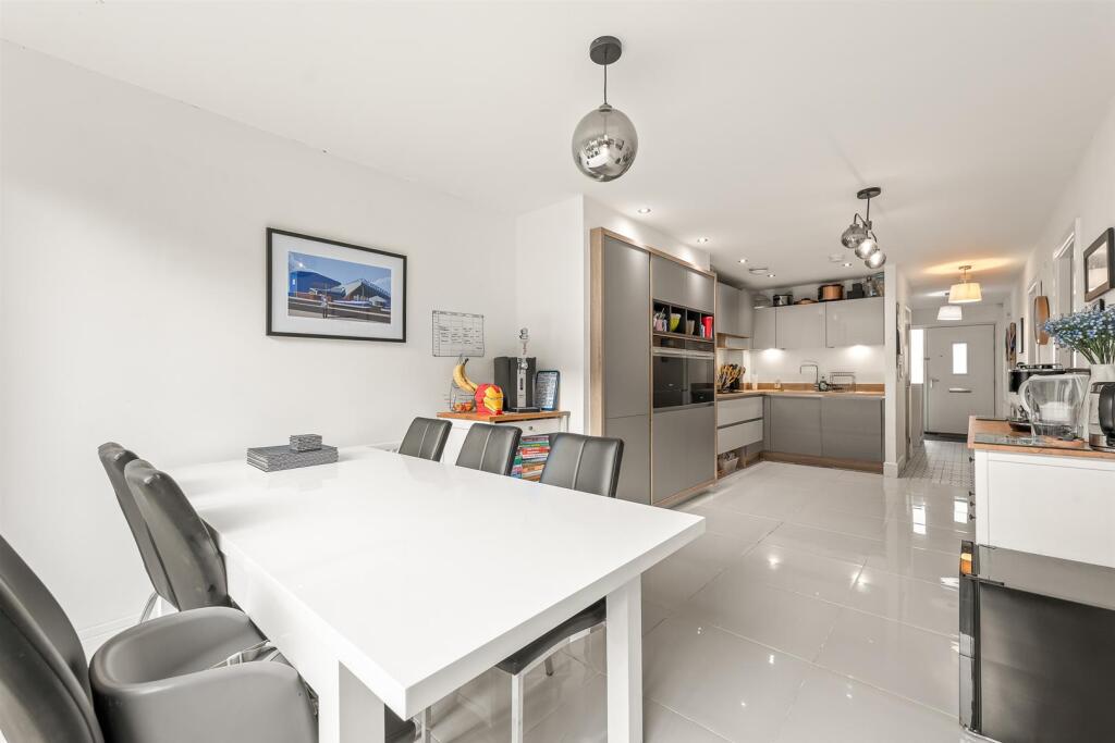 Cranleigh Road, Woodthorpe, Mastin Moor, Chesterfield photo 3