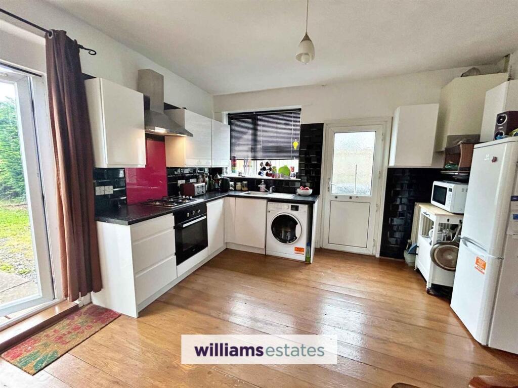 Fairview Avenue, Prestatyn, LL19 photo 4