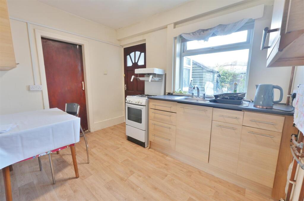 House in Slough - View 4
