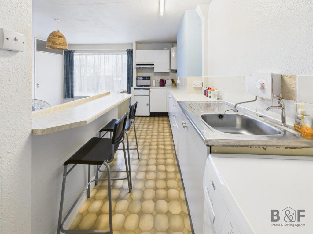 Maisonette Flat 92a High Street, Staple Hill photo 3