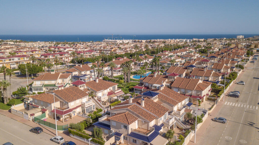 Main image of property: Valencia, Alicante, Playa Flamenca