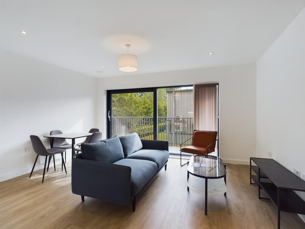Apartment in Ashford, Kent - More