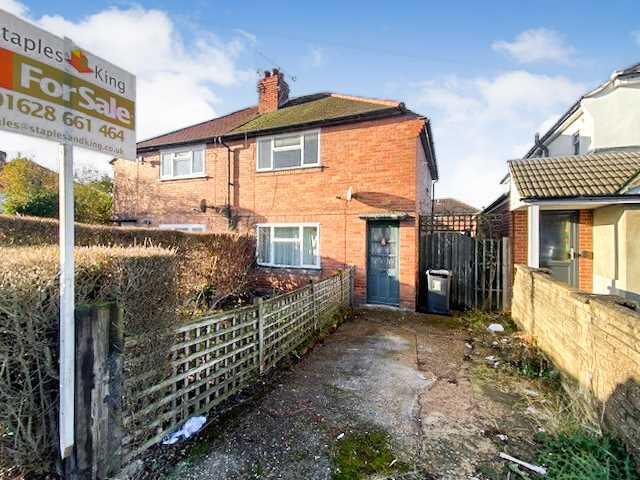 3-bed semi-detached on Canterbury Avenue, Slough, £375,000