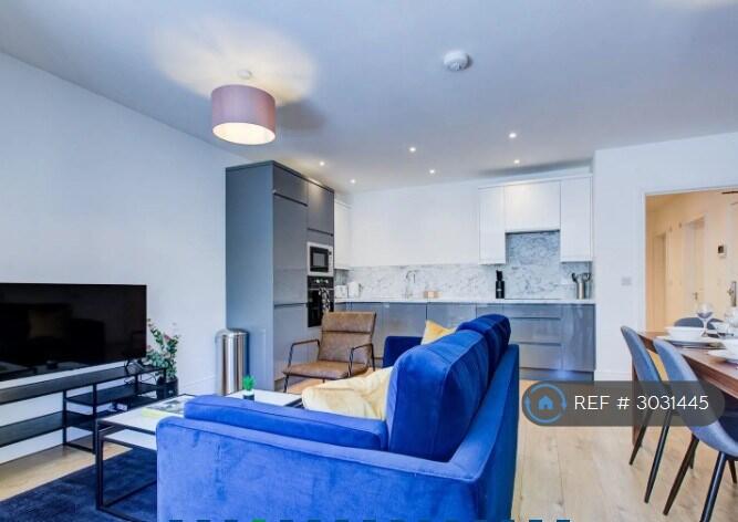 Apartment in Kingston upon Thames - View 2