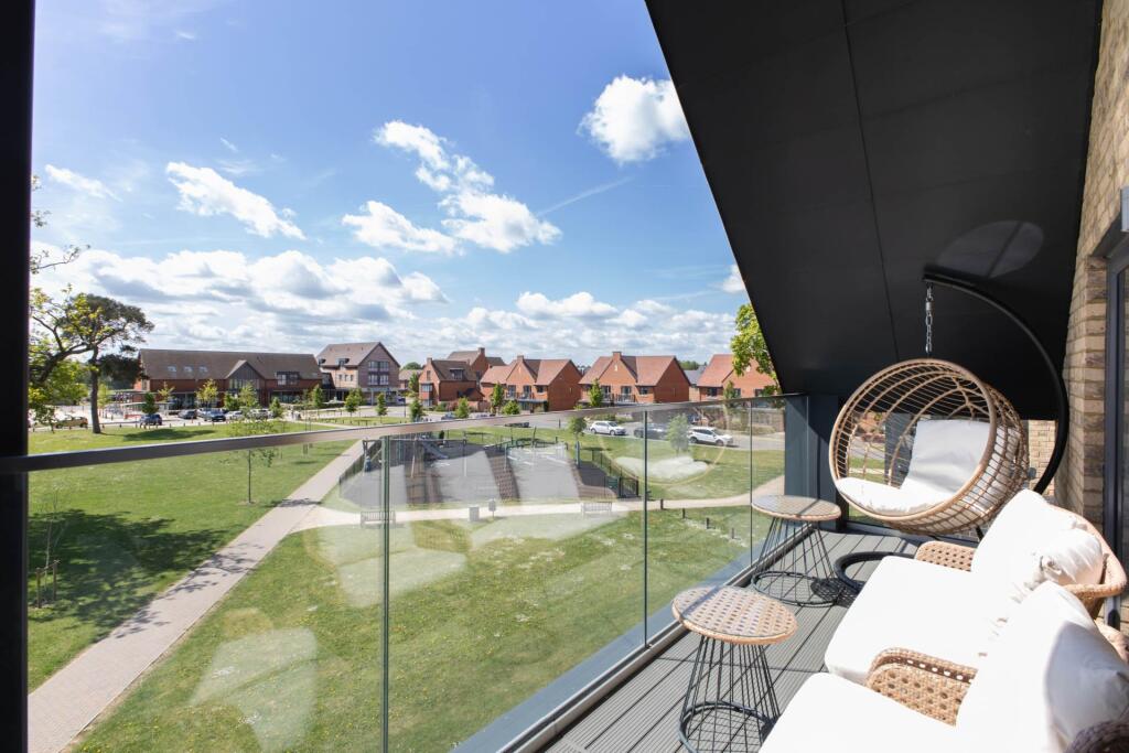 Apartment in Mid Sussex, Woodgate, Slaugham - View 3