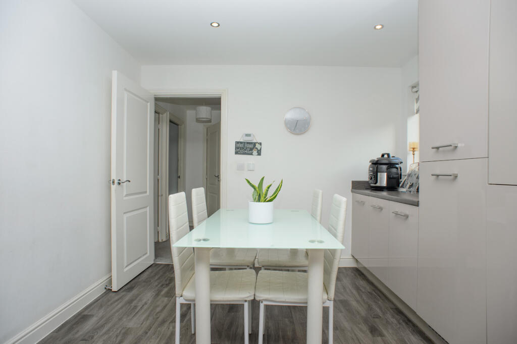 Apartment in Dartford, Ebbsfleet Green, Ebbsfleet Valley - View 4