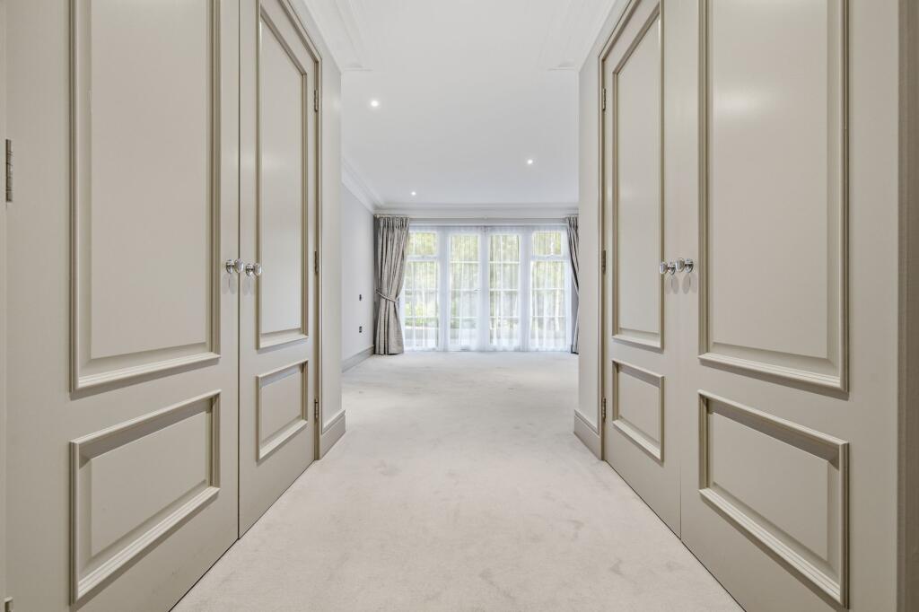 Apartment in Slough - More