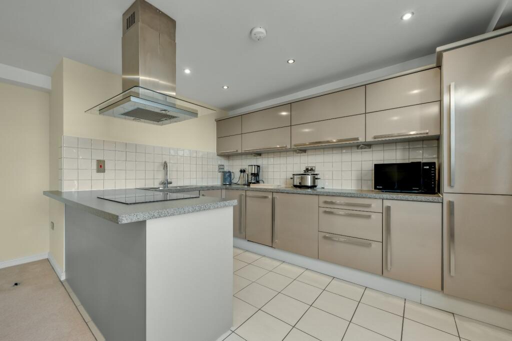 Apartment in Elmbridge, Surrey - View 5
