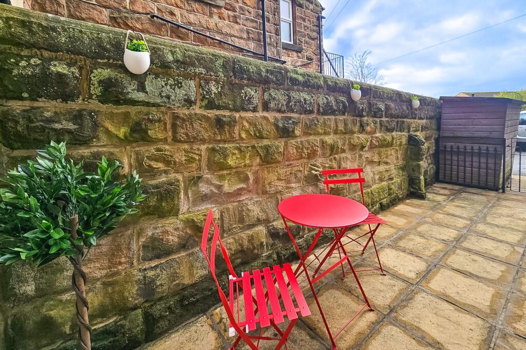 2 bedroom ground floor flat for sale in Garden Flat, 25 Kings Road