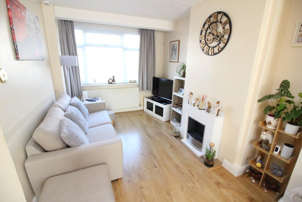 House in London, Worcester Park - View 2