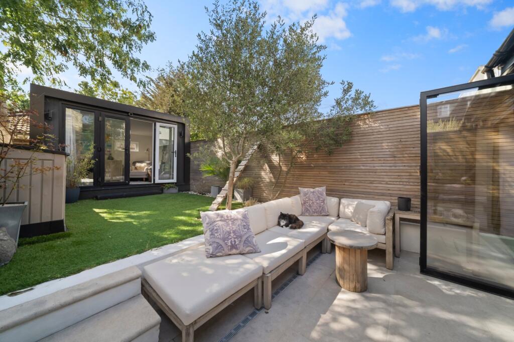 House in London - View 3