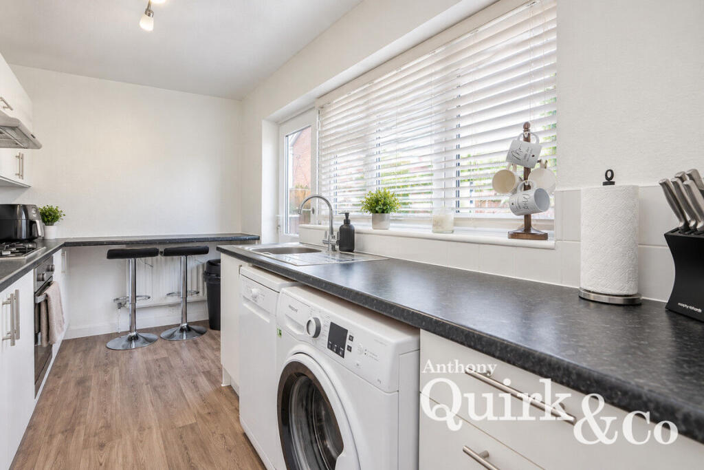 House in Castle Point, Canvey Island - View 5