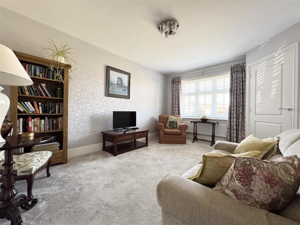 Foxglove Drive, Highburton, Huddersfield, HD8 0ZH photo 4