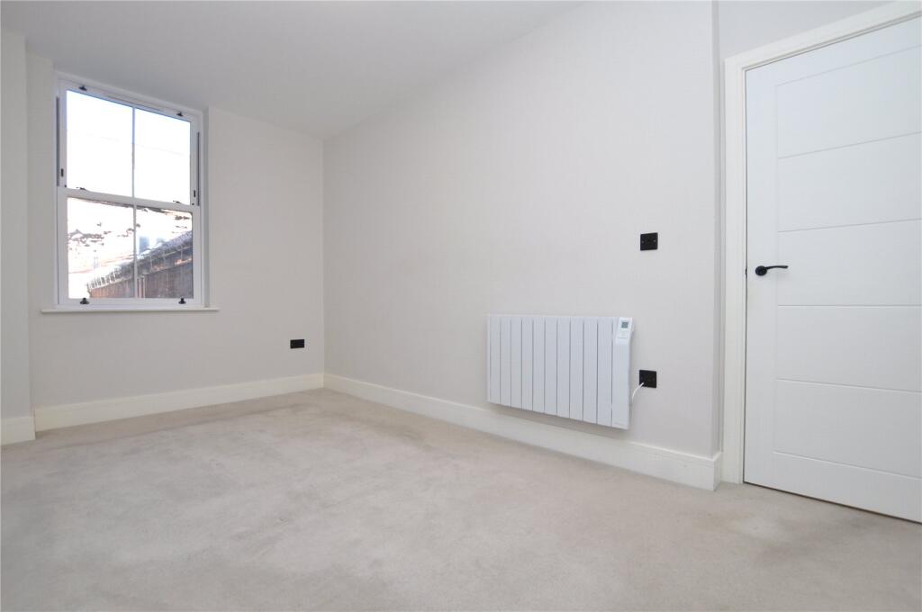 Apartment in Guildford - View 5