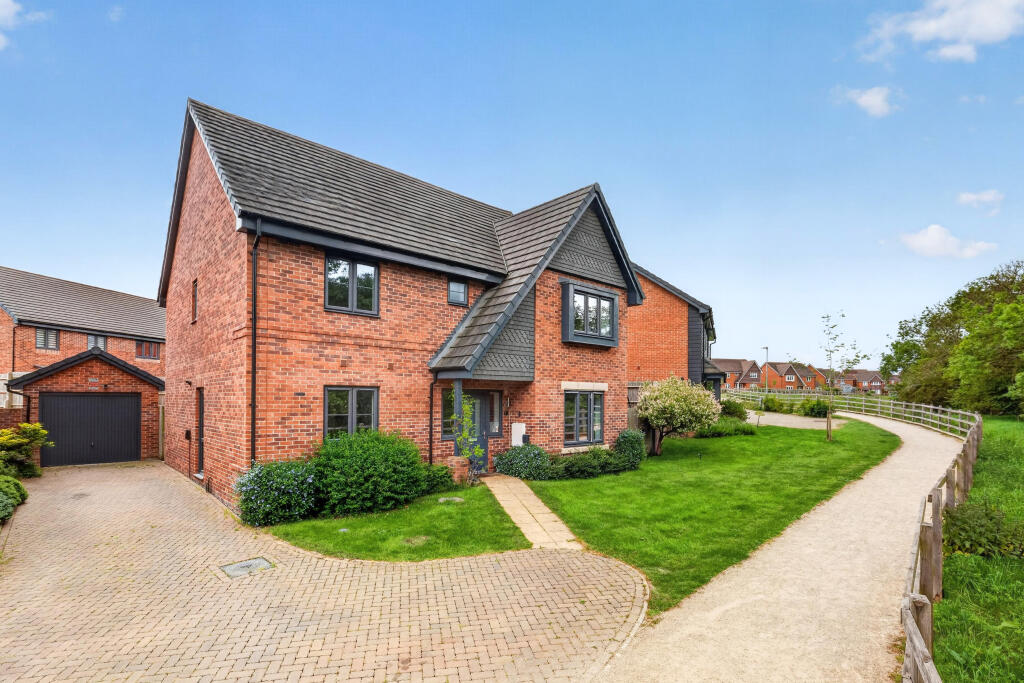 5-bed detached on Bonsey Lane, Binfield, RG42, £850,000