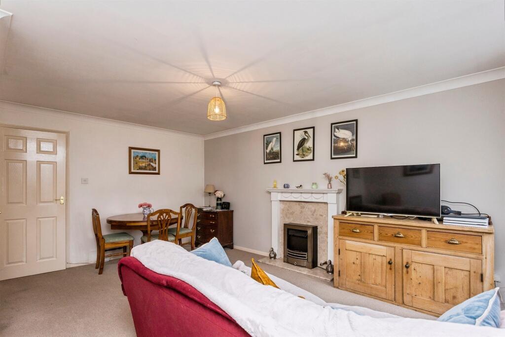 House in Horsham, Old Holbrook, North Horsham - View 5