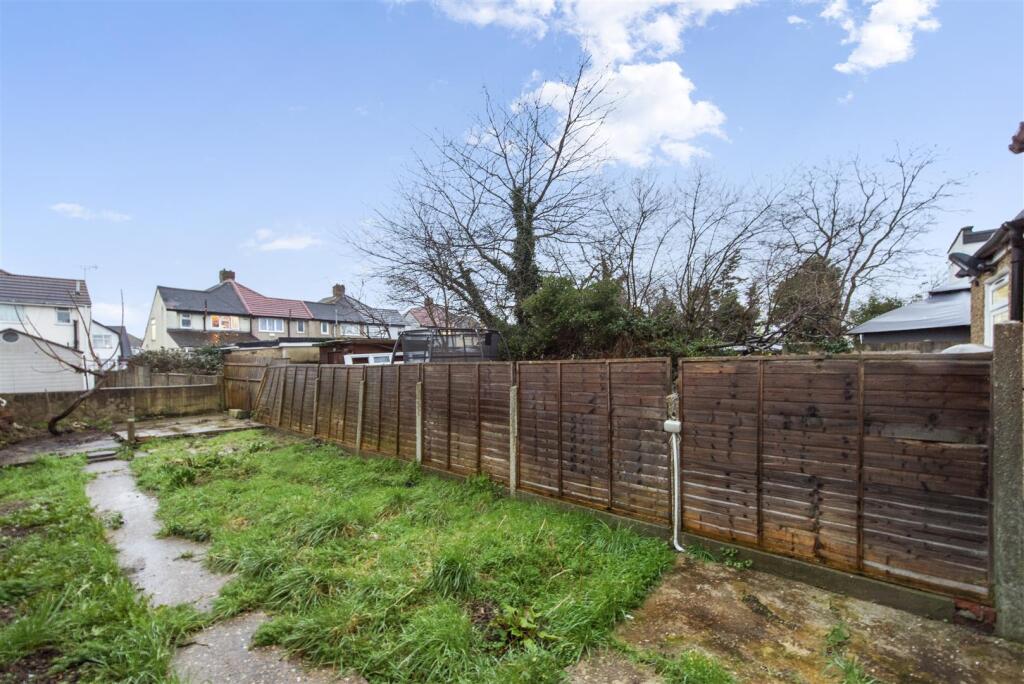 Winchester Road, Harlington photo 4