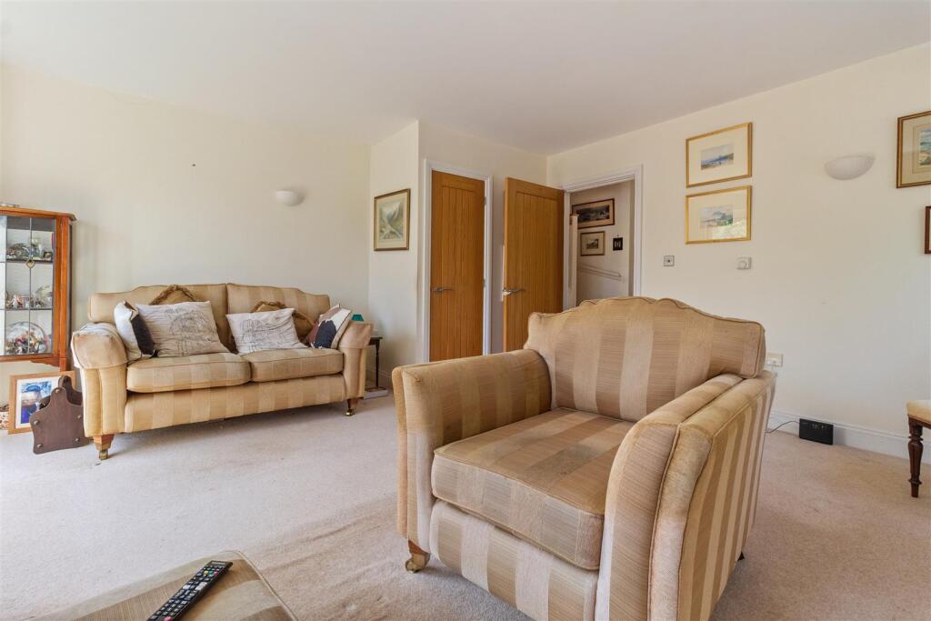Oaklands, Ferring, Worthing photo 4