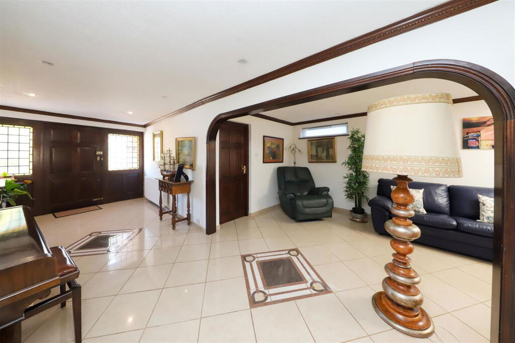 Park Avenue, North Ruislip photo 2