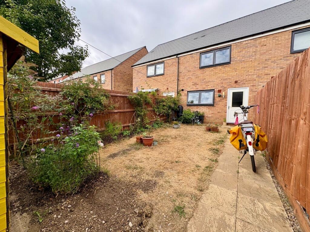 House in Milton Keynes, Brooklands, Broughton and Milton Keynes - More
