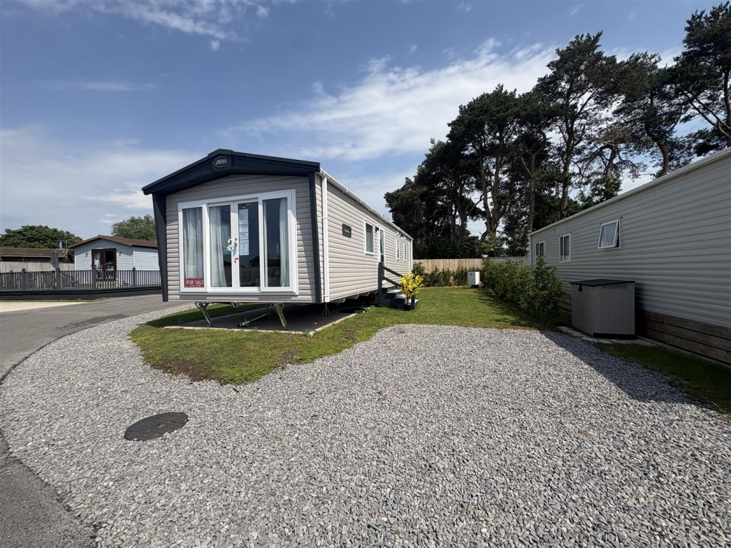2-bed caravan on Wilberfoss Park, Hull Road, £61,500