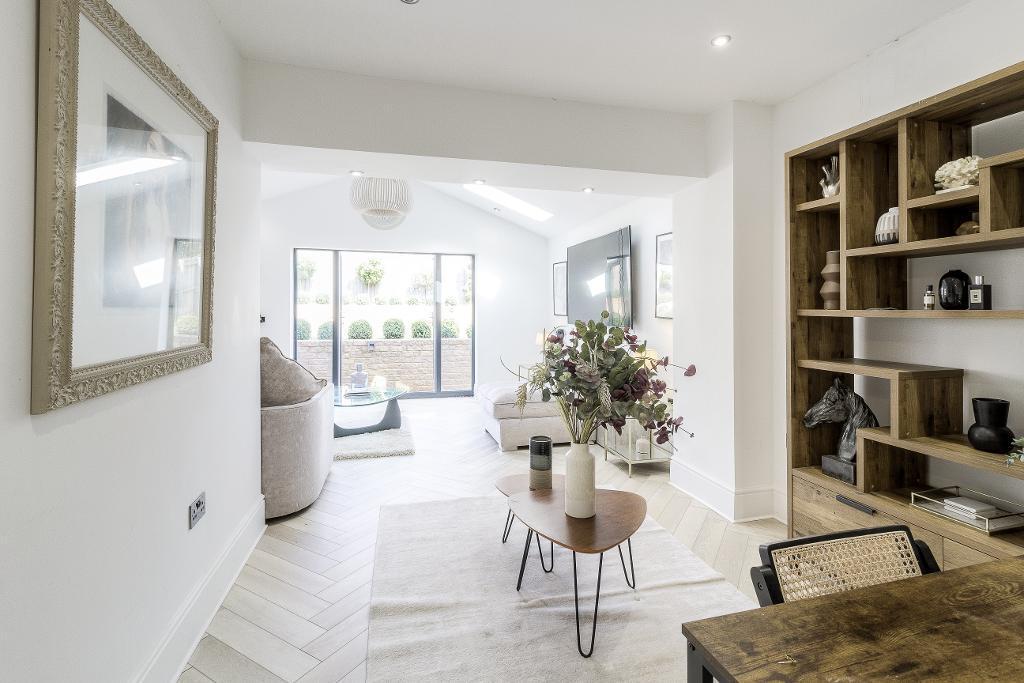 House in Barton Seagrave, North Northamptonshire - More